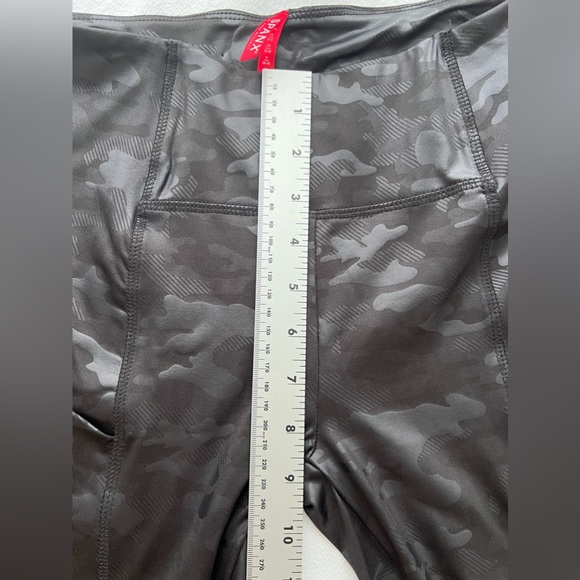 Spanx Women's Faux Leather Camo-Print High-Waisted Leggings Black NWOT - Picture 6 of 8